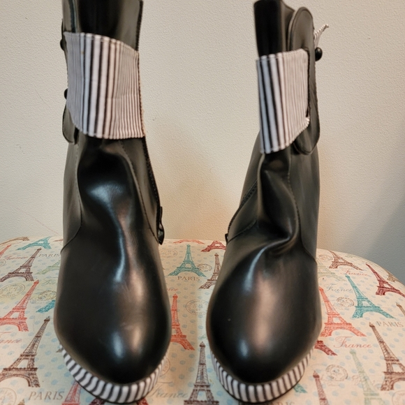 Black and white booties - Picture 2 of 6